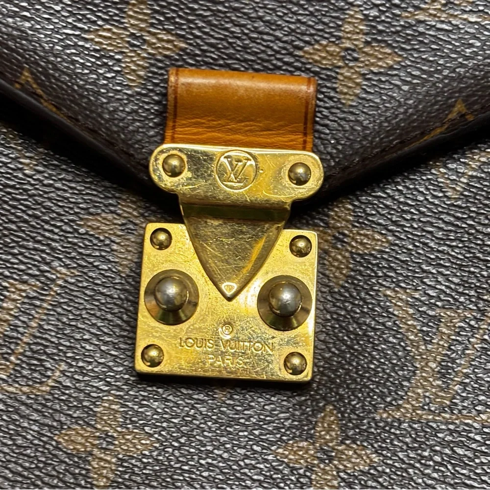 LOUIS VUITTON
Monogram Canvas Metis - Picture 9 of 10